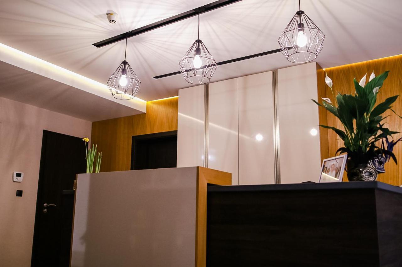 Sohaz Panzio Es Apartmanhaz Solnoca Exterior foto