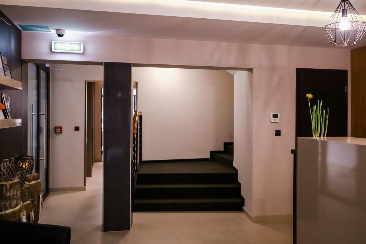 Sohaz Panzio Es Apartmanhaz Solnoca Exterior foto
