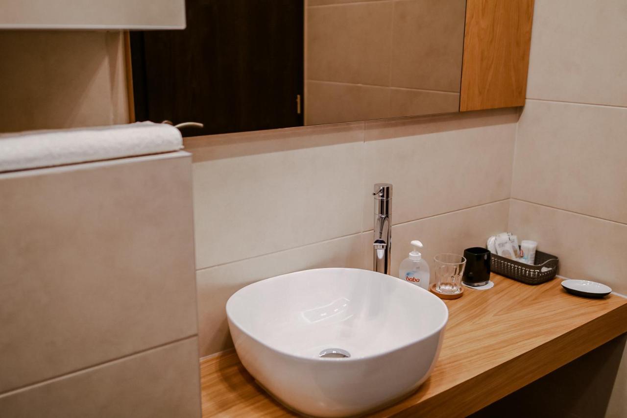 Sohaz Panzio Es Apartmanhaz Solnoca Exterior foto