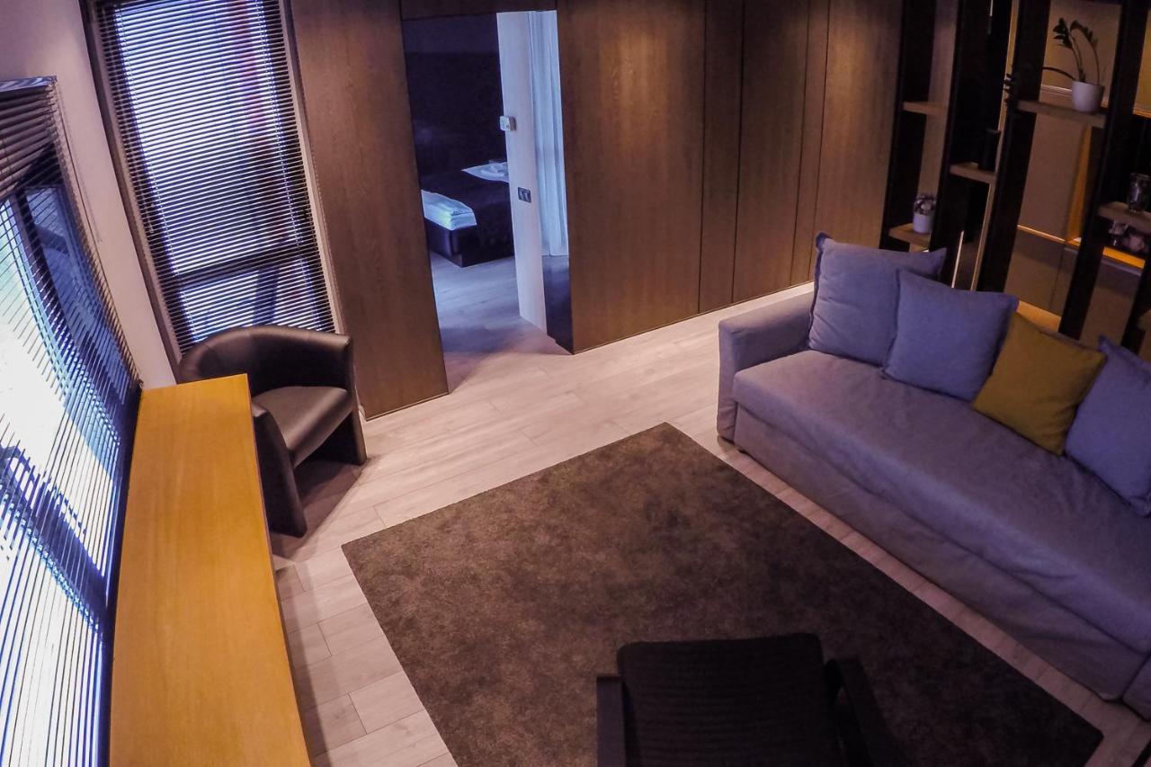 Sohaz Panzio Es Apartmanhaz Solnoca Exterior foto