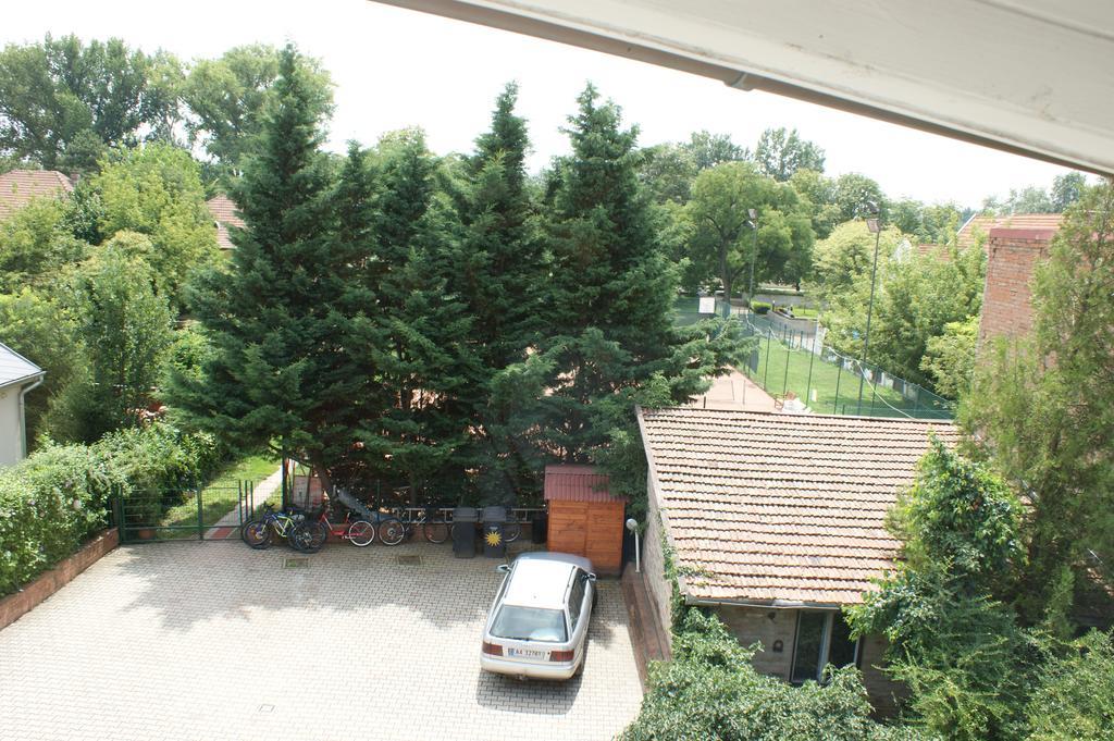 Sohaz Panzio Es Apartmanhaz Solnoca Exterior foto